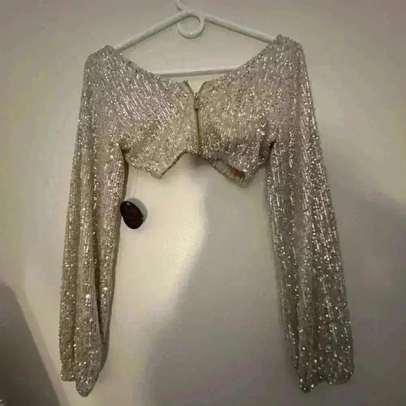 Hot Miami Styles Small sequins shorts with crop balloon sleeve back zip - Picture 2 of 6